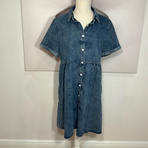 Dresses & Skirts - NWOT Denim Dress